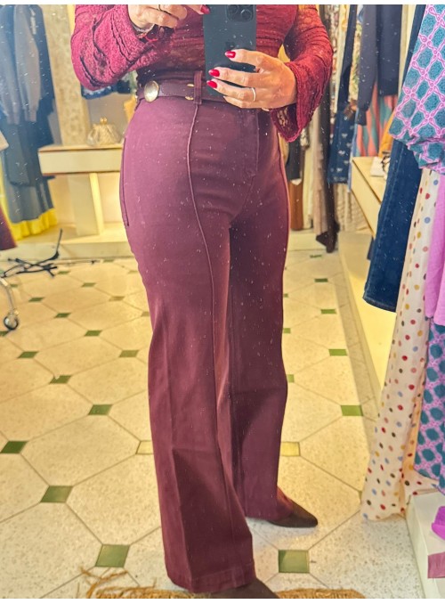 Pantalón tipo tejado con...