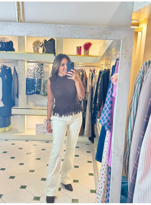 Pantalón flared tipo jeans