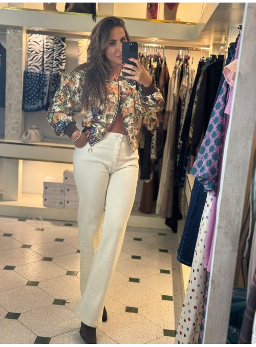 Pantalón flared tipo jeans