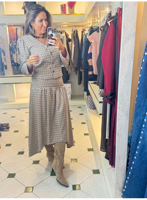 Traje chaqueta y falda con...