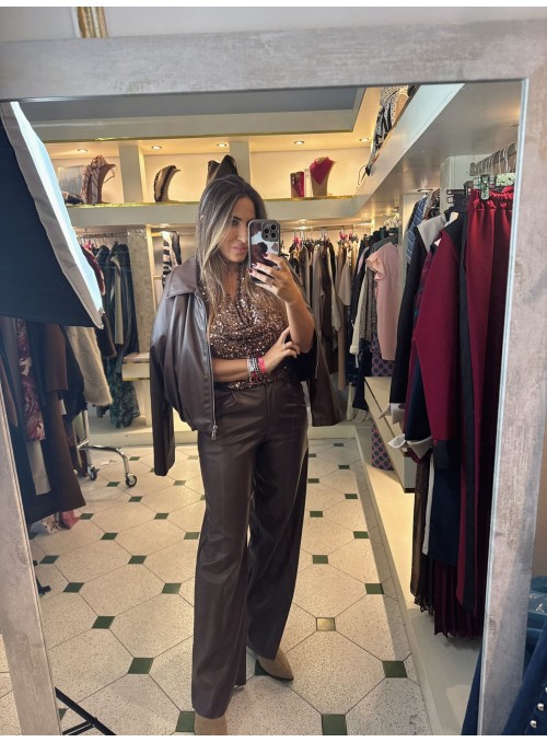 Pantalón polipiel detalle...